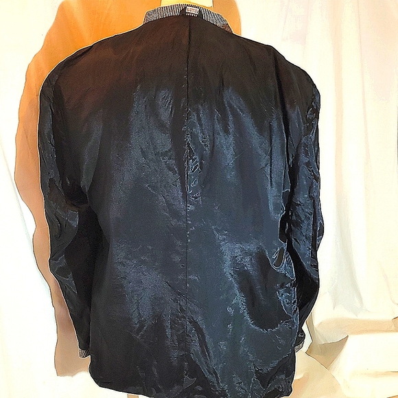 The Public Notice Linen Jacket - Picture 5 of 6